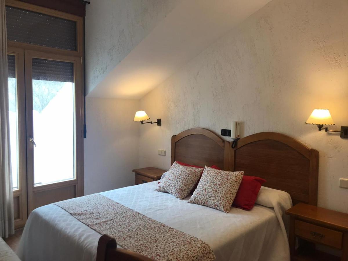 hostal Decerca Prádena Habitación foto