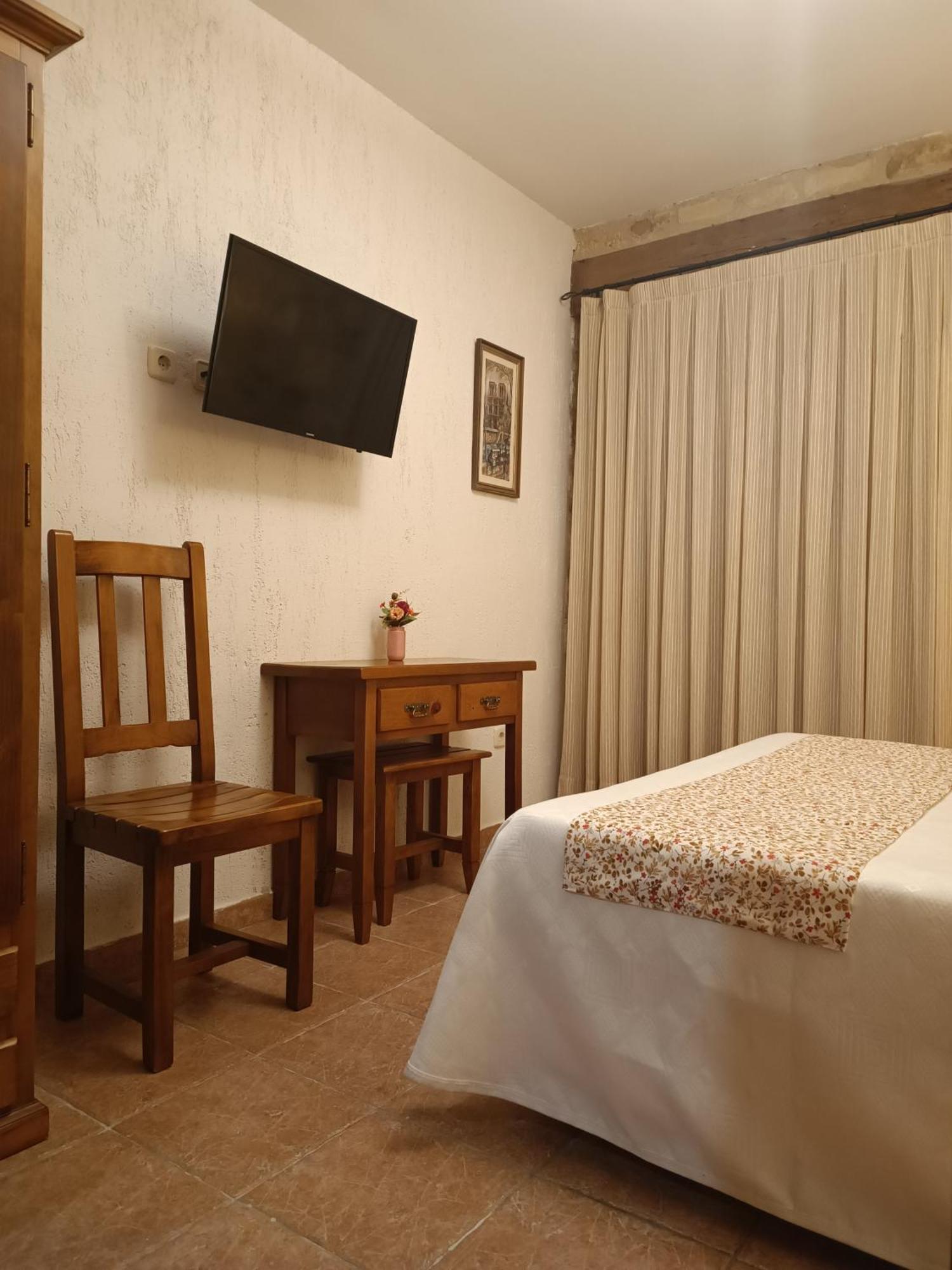 hostal Decerca Prádena Habitación foto