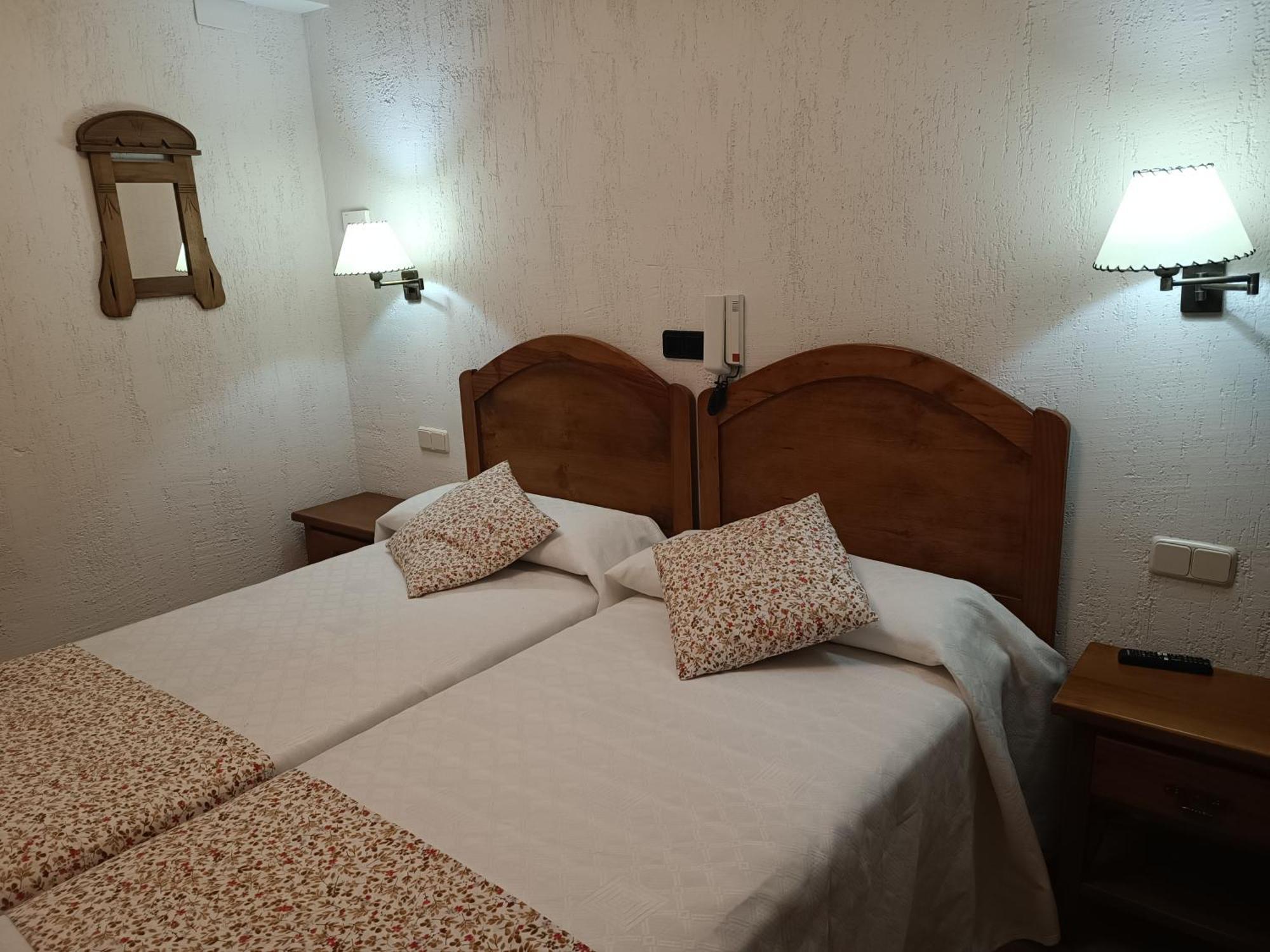 hostal Decerca Prádena Habitación foto
